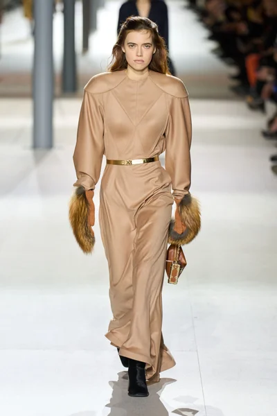 Look 46